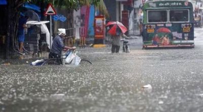 IMD forecasts heavy rainfall, gusty winds in Mumbai