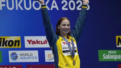 Mollie O'Callaghan becomes first woman to complete 100m-200m freestyle double at worlds