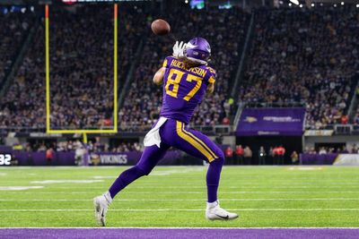 WATCH T.J. Hockenson make impressive sideline catch