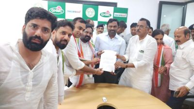 Congress leaders’ ‘Dallas’ comment angers GHMC Commissioner, protest follows