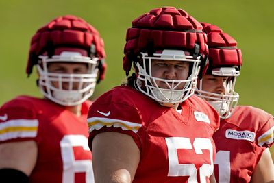WATCH: Chiefs lineman warm up ahead of first practice in full pads