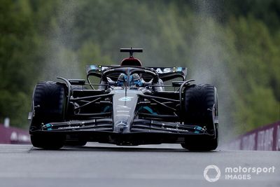 Mercedes splits F1 car wing levels as Russell handed "barn door"