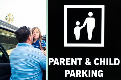 Dad hits back at people without kids parking in parent and child spaces (again), and the internet agrees with him