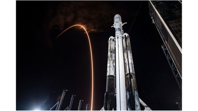 SpaceX rocket double play! Falcon 9 soars over Falcon Heavy in gorgeous launch video, photo