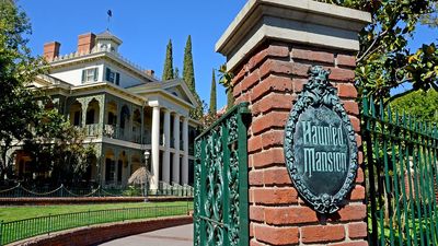 Disney May Already Have Plans To Bring Parts Of The Haunted Mansion Movie Into The Ride