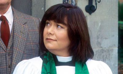 Cornish church reverses ban on female vicars