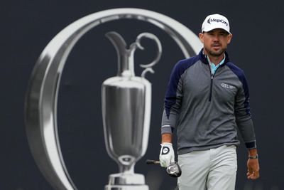 Watch: British Open champ Brian Harman guzzles beer from Claret Jug at surprise airport celebration