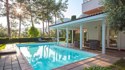 Where to put a pool in your backyard – 5 essential tips from the experts