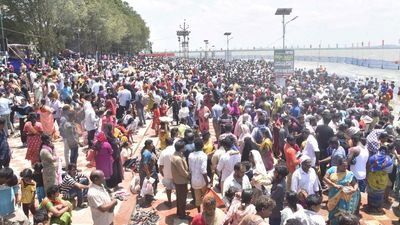 Huge crowds throng Bara Shaheed Dargah in Nellore to celebrate ’Rottela Panduga’