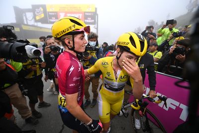 ‘I don’t know how I do it’ - Demi Vollering stunned after Tourmalet victory at Tour de France Femmes