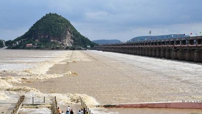 Relief as flood level in Krishna at Prakasam Barrage comes down