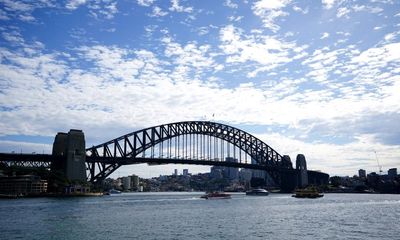 Unseasonably warm winter weather sweeps eastern Australia as Sydney reaches 25C