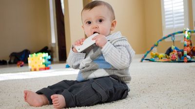 A parent's guide to sending your child to school with a smartphone in 2025