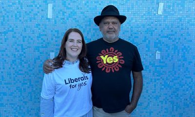 Noel Pearson urges voters to ‘let go of your political party affiliations’ and vote yes for Indigenous voice