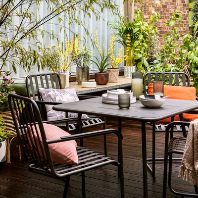 Experts reveal the ideal outdoor furniture arrangements for cosy garden get-togethers