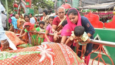 Pilgrim rush to Bara Shaheed Dargah continues on second day of ‘Rottela Panduga’ in Nellore