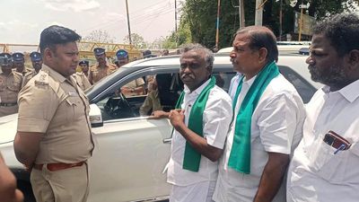 Farmers’ association leader P.R. Pandian stopped from visiting Valayamadevi