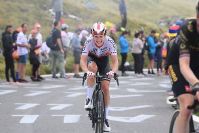 Clara Koppenburg's 10-year-old super fan gets team car ride in Tour de France Femmes time trial
