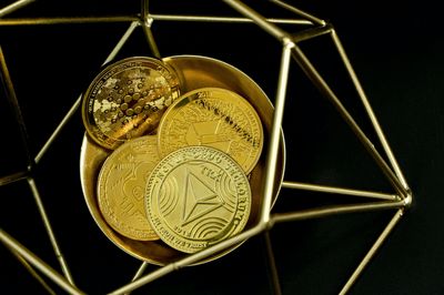 Bitcoin, Ethereum, Dogecoin Ready For Big Moves In One Direction: A Look At The Cryptos Into The