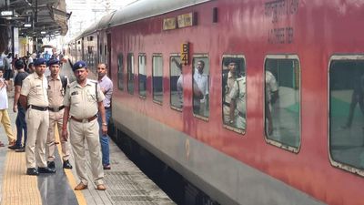 RPF jawan shoots four people dead, including his senior, in moving train near Mumbai