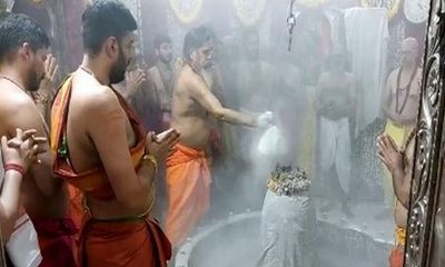 'Bhasma Aarti' performed in Mahakaleshwar Temple in Ujjain on fourth Monday of 'Sawan'