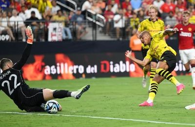 Defensive errors lead Manchester United to 3-2 defeat against Borussia Dortmund