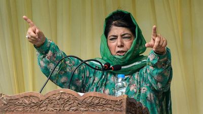 Unlike BJP, Nehru would unfurl Tricolour in Srinagar without security cover: Mehbooba Mufti