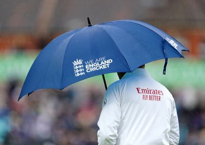 The Ashes weather: Rain threatens England hopes of victory in London on day five