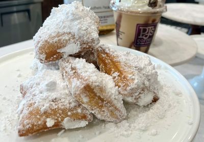 Saints RB Jamaal Williams compared beignets to funnel cake and, folks, where’s the lie?