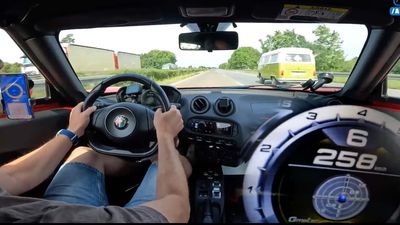 Watch How Fast Alfa Romeo 4C Goes On The Autobahn