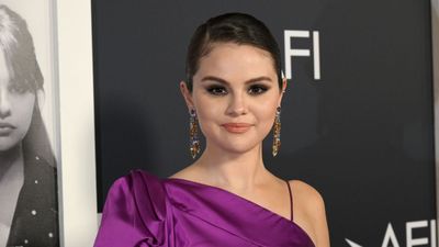 Selena Gomez puts a new spin on the traditional country kitchen, and experts love her daring take