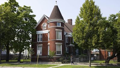 Landmarks commission has a chance to help save historic West Side mansion
