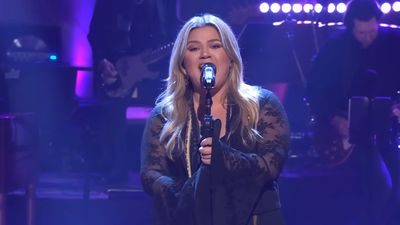 The Kelly Clarkson Show Is Off The Air Due To Strikes, So She’s Doing Kellyoke Live Now