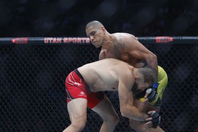 Former UFC champ Jamahal Hill not impressed with Alex Pereira’s light heavyweight debut at UFC 291