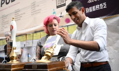 Trouble brewing: Rishi Sunak heckled on pint-pulling photo op