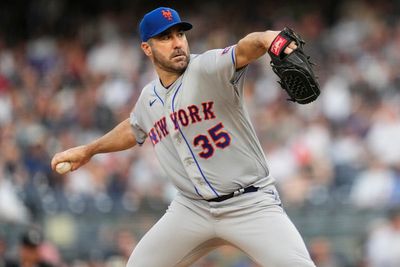 The Mets are trading 3-time Cy Young Award winner Justin Verlander to the Astros, AP source says