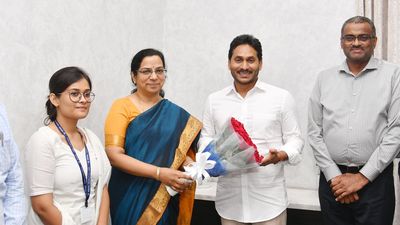 NITI Aayog team calls on Chief Minister Jagan