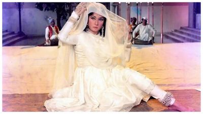 Did you know Meena Kumari's family didn't even have Rs 3500 to pay at the hospital after the actress passed away?