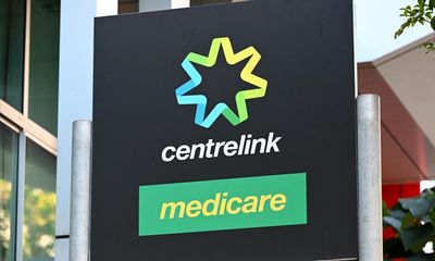 Up to 100,000 Centrelink debts or potential debts miscalculated over two decades, ombudsman finds