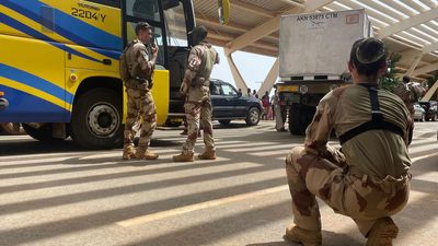 First of four evacuation flights from Niger arrives in France