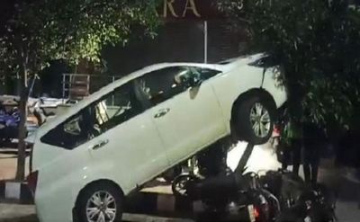 Drunk woman rams car into parked two-wheelers in Visakhapatnam
