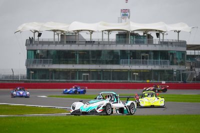 Promoted: Preen denies Lay a hat-trick on Silverstone Radical Cup UK fightback