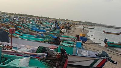 Mayiladuthurai fishermen go on indefinite strike, demand T.N. government action on illegal purse seine fishing