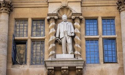 Rhodes scholarship trust refuses to back calls to remove Oxford statue
