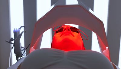 TikTokkers zapping their skin with red light; dermatologists say they’re onto something