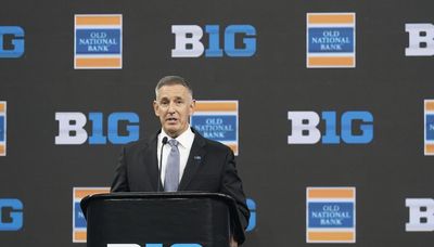 Big Ten presidents weigh adding more Pac-12 schools