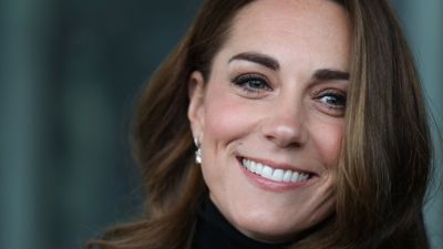 Kate Middleton’s off-the-shoulder, beachy red maxi dress is really on trend for 2023