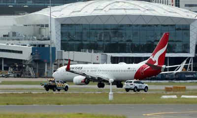 Qantas ‘mayday’ flight from Auckland to Sydney landed safely thanks to effective flight crew, report finds
