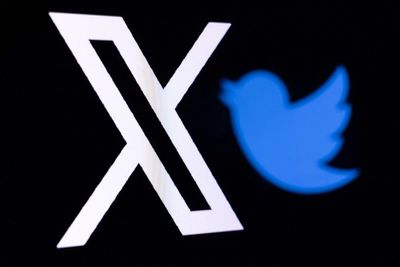 Twitter allows users to hide Blue tick