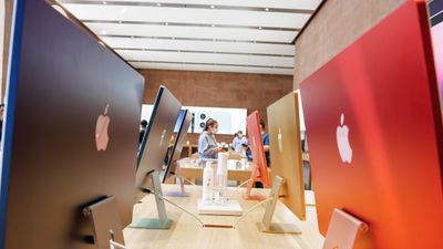 Apple Earnings Preview: Can Services Revenue and AI Hopes Offset Weaker iPhone Demand?